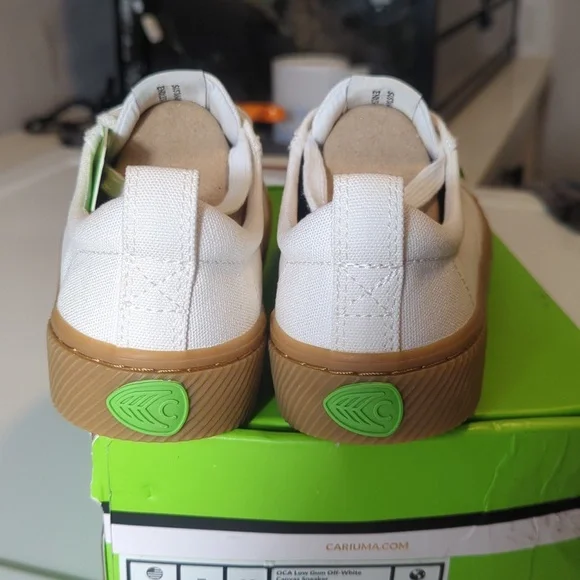 Cariuma (Off-White Gum Sole) 7W - Picture 3 of 7